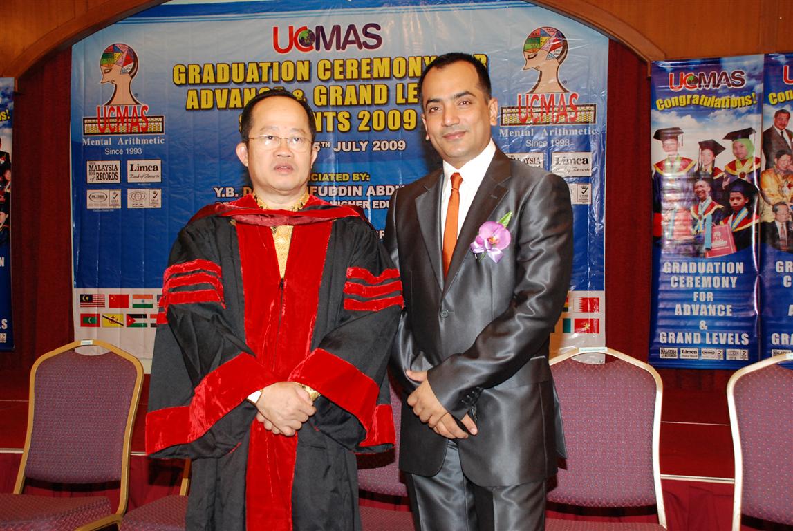 Snehal Karia with Prof Dr Dino Wong